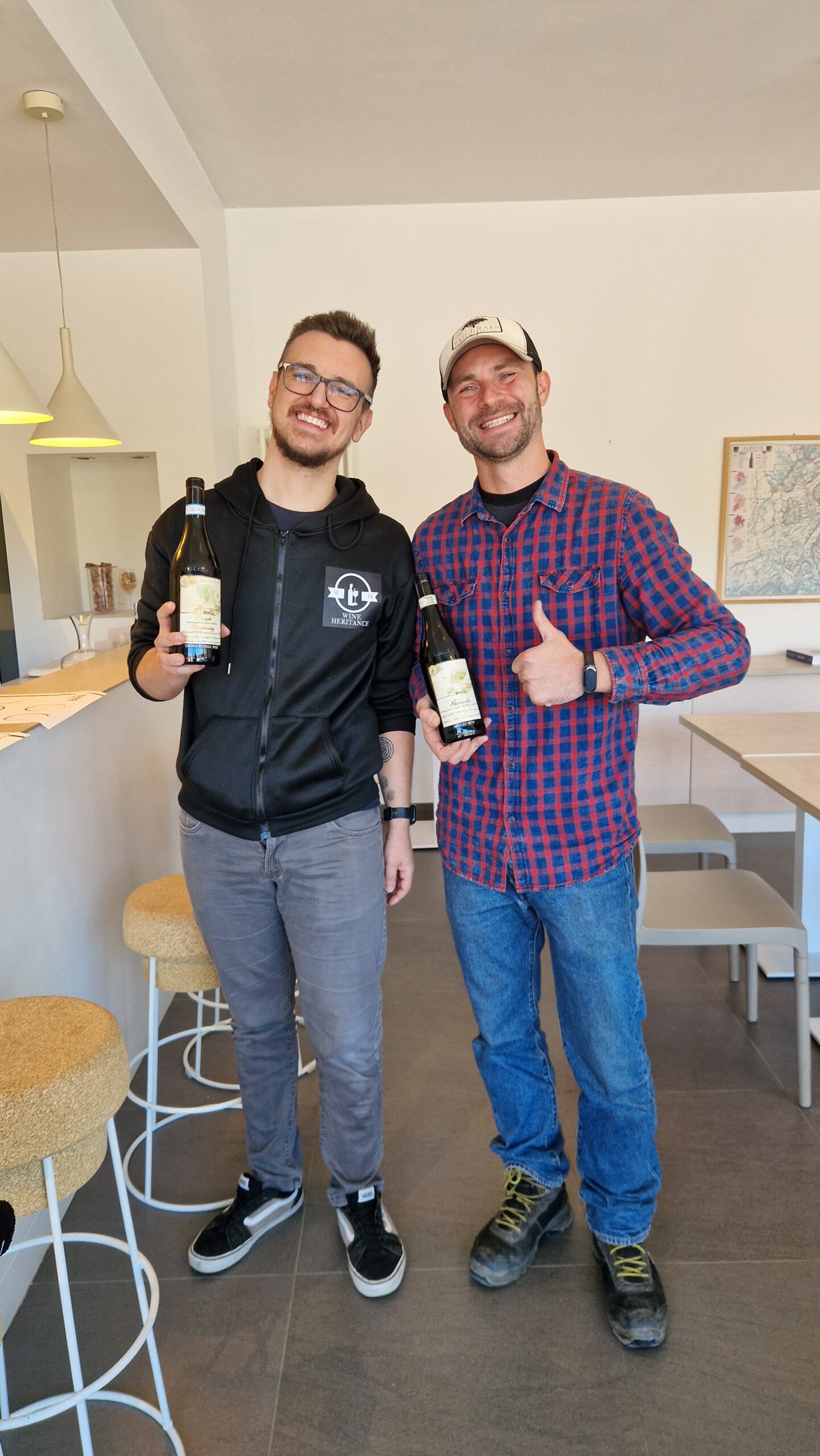 Ale insieme a Igor durante una visita alla Cantina La Bioca